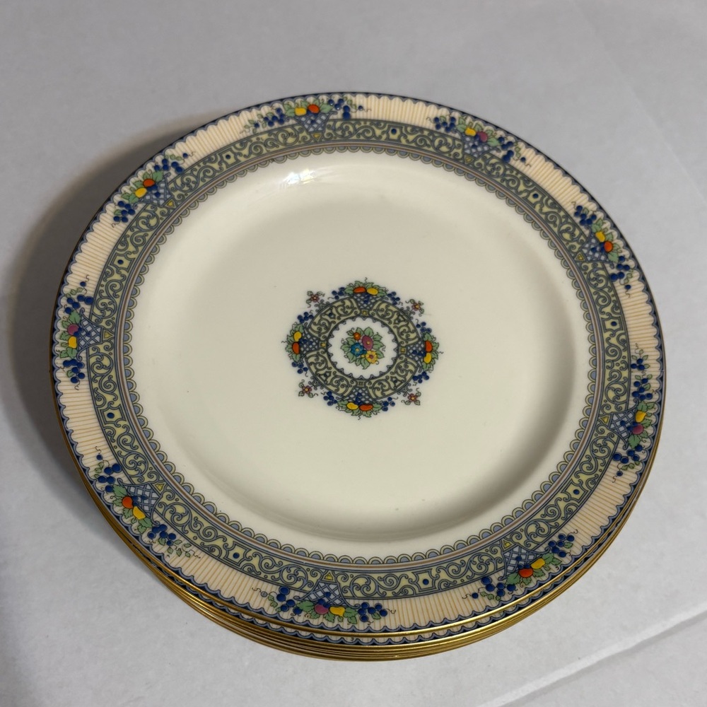 Lenox Festival China dinner plate floral w/ gold‎ trim approximately 8 1/2 inch